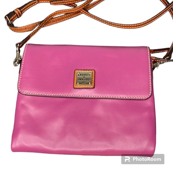 Dooney & Bourke Handbags - Dooney & Bourke Crossbody Bag NWOT